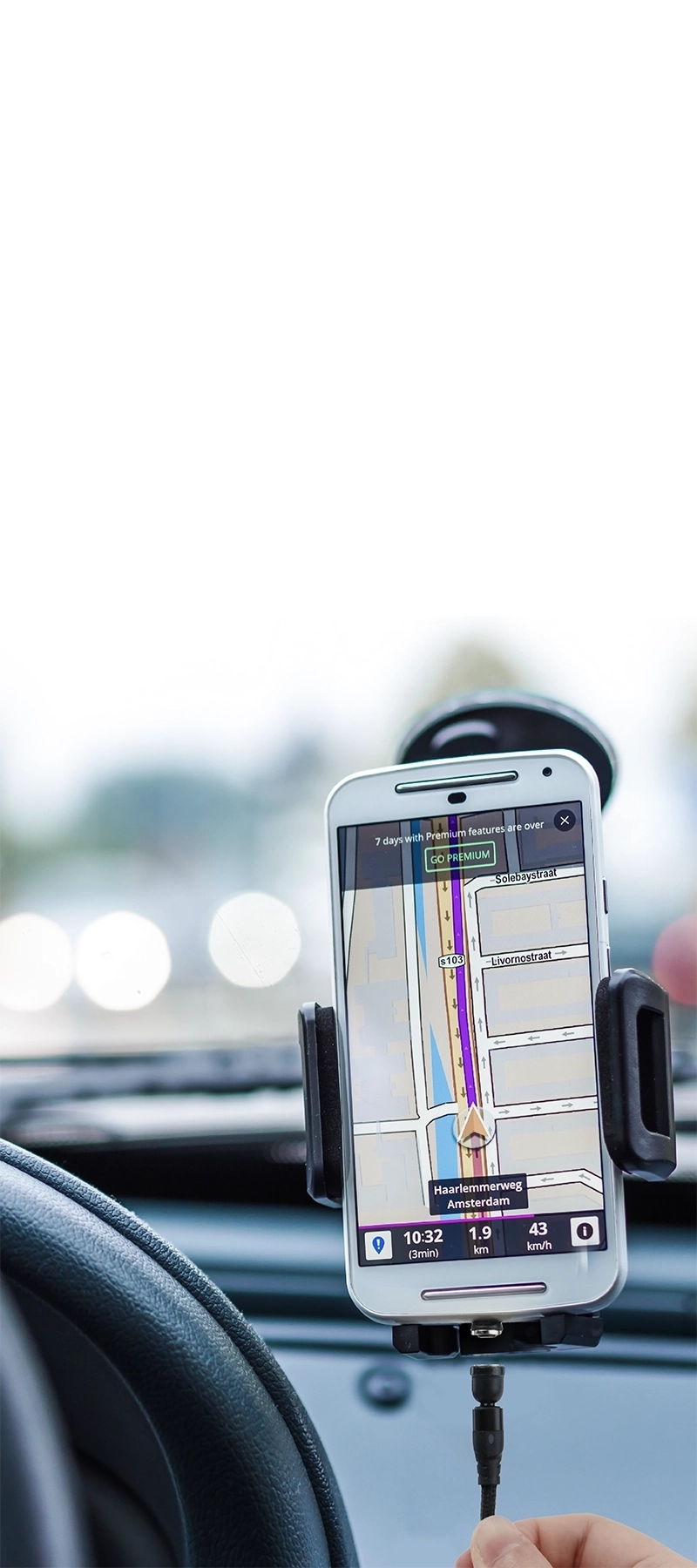 Magnetic Charging Cable charging in car