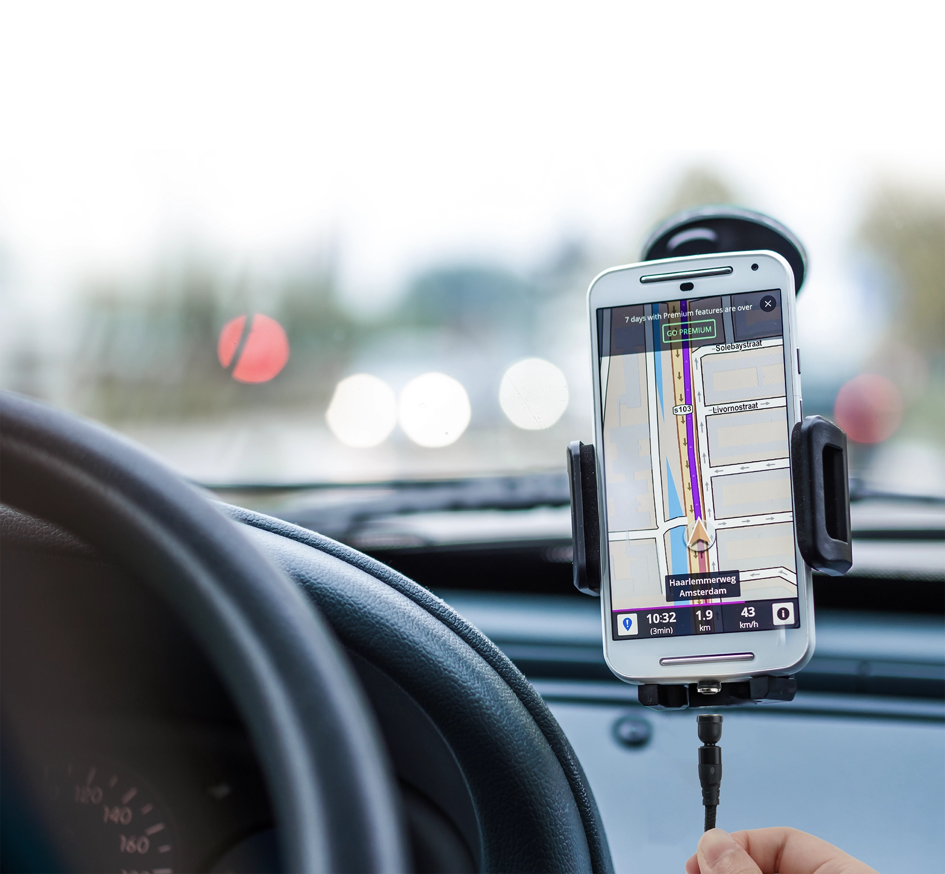 Magnetic Charging Cable charging in car